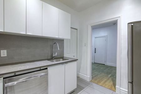 3710-3730 Queen Mary - Photo 2