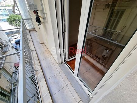 - ΕΝΟΙΚΙΑΖΕΤΑΙ γκαρσονιέρα εσωτερική 50τ.μ. στον 2ο όροφο με ασανσέρ. - Φωτογραφία 2