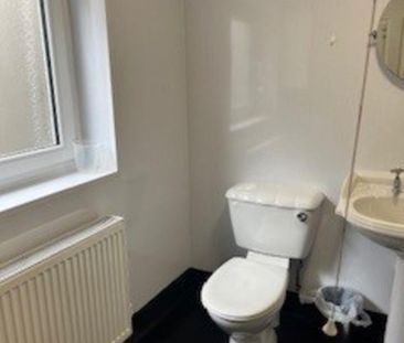 4 bedroom terraced house to rent - Photo 4