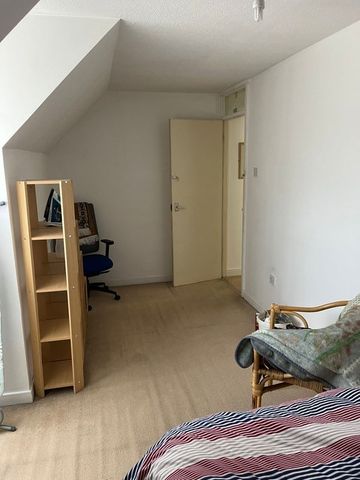 Room in a Shared Flat, Sovereign Close, E1W - Photo 5