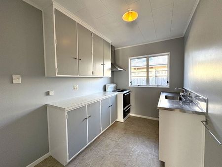 Centrally located 2 bedroom unit - Photo 5