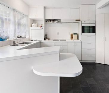 Mellons Bay 3 bedroom and 2 bathroom home - Photo 4