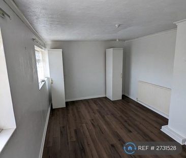 2 bedroom end of terrace house to rent - Photo 4