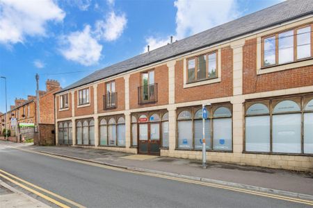 2 bed Apartment To Let - Photo 4