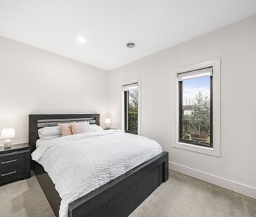 Stunning Spacious Family Home! - Photo 2