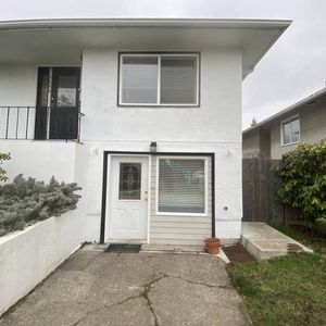 Lovely main level suite in desirable Camosun near Hillside Mall - Photo 2