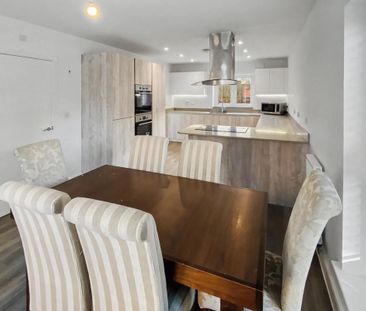 4 bedroom detached house to rent - Photo 2