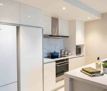 Unfurnished One Bedroom PLUS STUDY in the Anti... - Photo 4