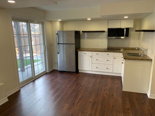 For Lease - 331 Spruce Grove Crescent, Newmarket, Ontario - Photo 1