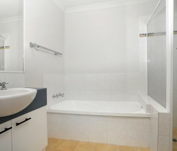 MODERN TOWNHOUSE - Photo 6