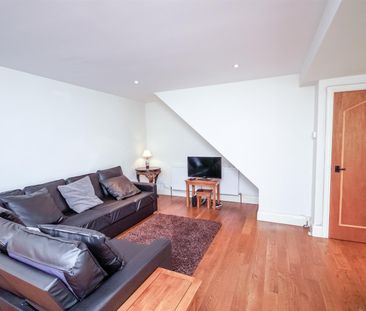 A 3 Bedroom Flat in Town Centre GL50 4EF - Photo 2
