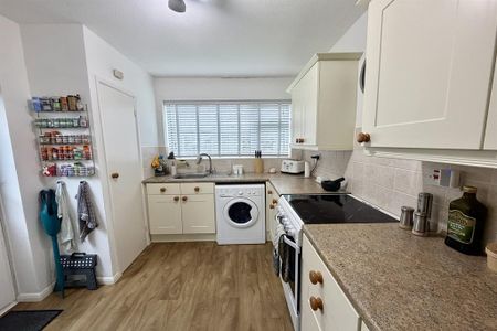 3 bedroom detached house to rent - Photo 4