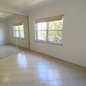 Great Sized 1 Bedroom Abode, 60m to Maroubra Beach - Photo 2