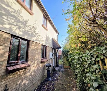 2 bedroom end of terrace house to rent - Photo 2