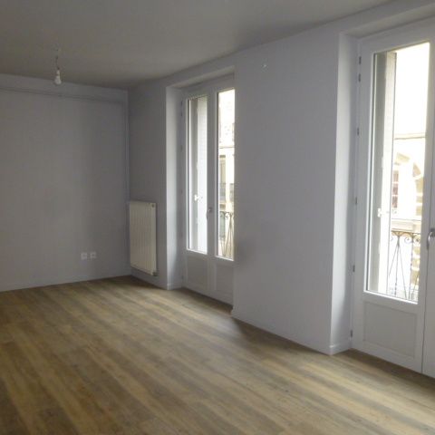 Location Appartement 4 pièces 91m² LE PUY EN VELAY 43000 - Photo 1