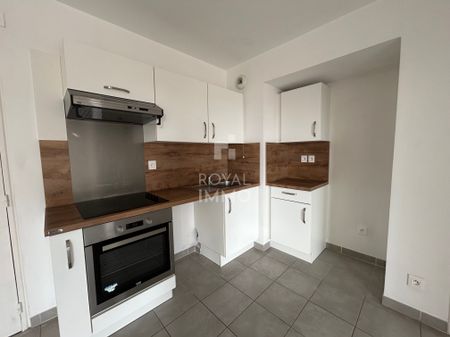 Location Appartement 3 pièces 61m² TOULON 83000 - Photo 4