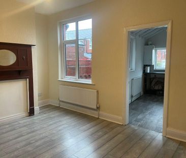 3 bedroom end of terrace house to rent - Photo 2