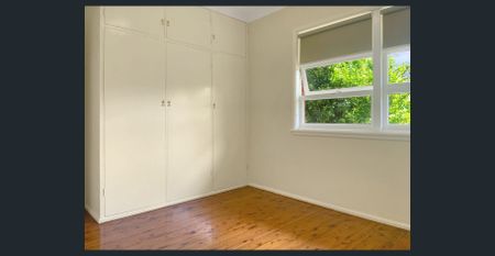 Cute 2 bedroom brick home - Photo 4