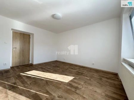 Pronájem bytu 2+1 po kompletní rekonstrukci, 52 m – Nový Bor - Photo 2