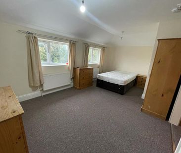 1 bedroom in a flat share to rent - Photo 1