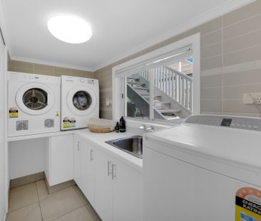 A Magnificent Family home so close to the beach - Photo 6