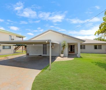 Relaxed Living with Pool and Outdoor Entertaining - Photo 5