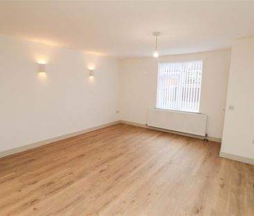 3 Bedroom House - Terraced - Photo 4