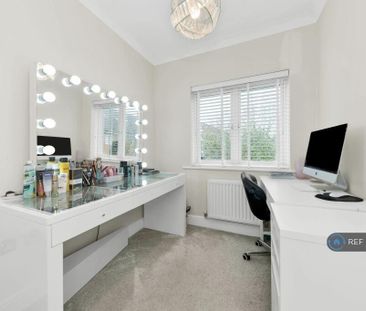 4 bedroom semi-detached house to rent - Photo 6