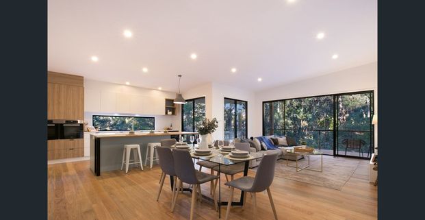 Luxury Executive Residence where Sophistication Meets Comfort - Photo 1