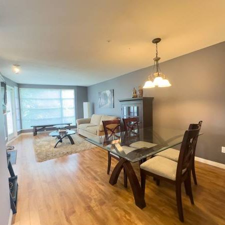 Spacious Kitsilano 2 bedroom | 2 bath - Photo 3