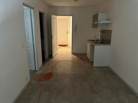 Location Appartement 2 pièces 30m² SAINTES 17100 - Photo 4