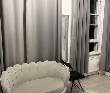 Studio Flat, Castletown Road, W14 - Photo 1