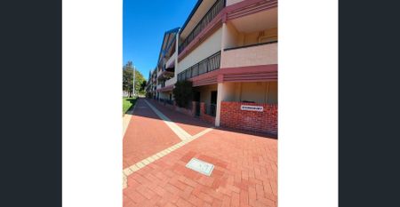 Fresh, Modern Living Opposite Joondalup Hospital + Secure Parking - Photo 4