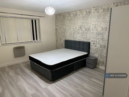 2 bedroom flat to rent - Photo 4