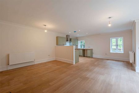 Newly renovated woodland cottage with wraparound garden on the outskirts of Knutsford. A Crown Estate property. - Photo 5