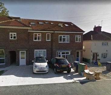 8 bedroom semi-detached house to rent - Photo 2