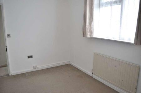 Malling Gardens, Morden, SM4 - Photo 5