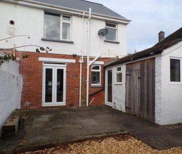 3 bedroom end of terrace house to rent - Photo 5