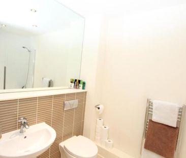 A fantastic modern, light and stylish one bedroom flat available to... - Photo 1