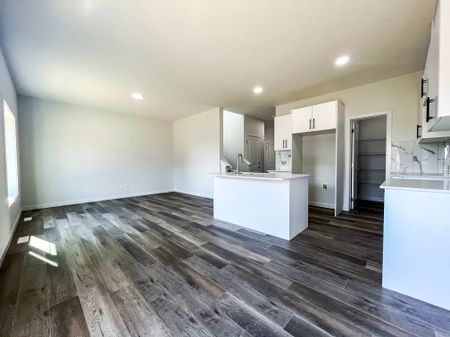 Spacious 4 Bedroom, 2.5 Bath Home With Attached Garage - Photo 3