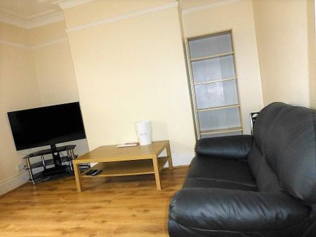 6 bedroom terraced house to rent - Photo 2