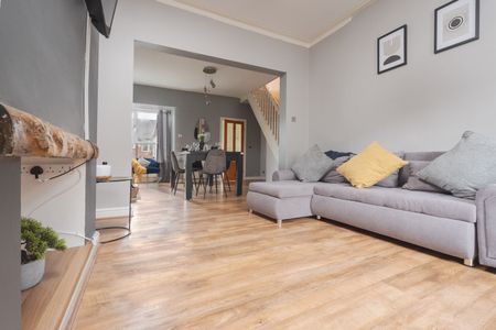 3 Bed Semi-Detached House, Gloucester Road, M6 - Photo 3