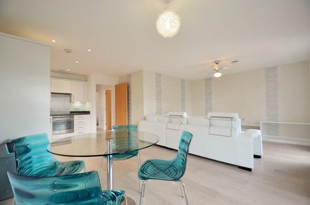 Rowlock House, Trout Road, West Drayton, UB7 - Photo 2