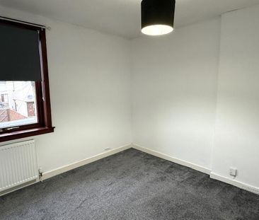 3 bedroom end of terrace house to rent - Photo 4