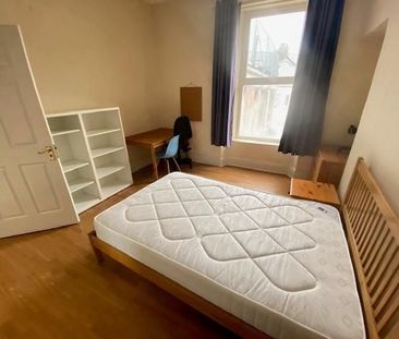 6 bedroom terraced house to rent - Photo 1