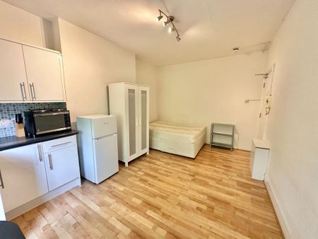 Studio to rent - Photo 3