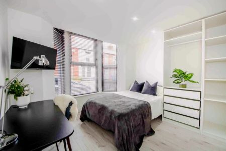 6 Beds 5 Baths - Photo 3