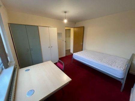 4 bedroom terraced house to rent - Photo 3