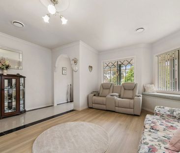 Family Home | Ready to move in - Photo 1