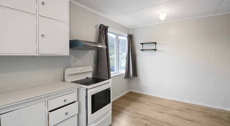 Home in Wainuiomata - Photo 4